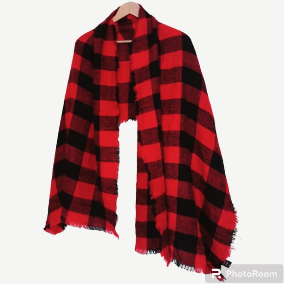 City Streets Scarf Wrap Women One Size Red Black Plaid Soft Fringe Winter - Picture 2 of 6